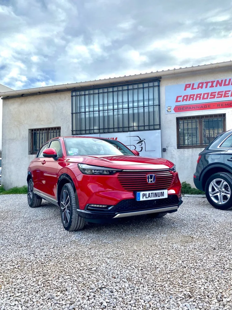 Choc latéral droit sur cet Honda HRV e-HEV réparé dans notre atelier Platinum Carrosserie à Carnoux 