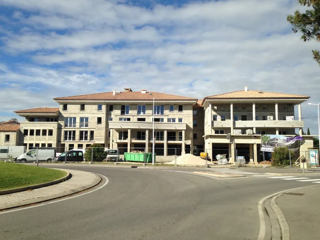 Habillage façade en galets de Crau à Saint-Martin-de-Crau