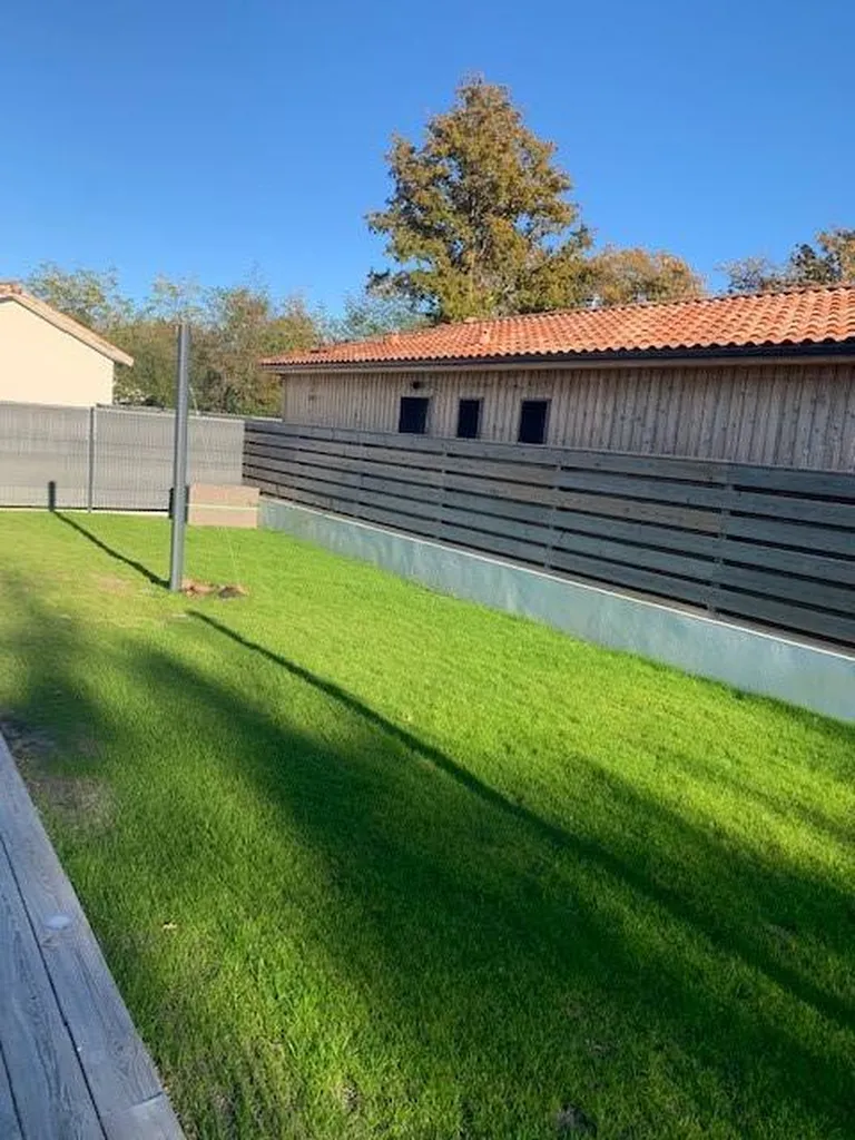 Planter un gazon avec du micro-trèfle chez moi aux alentours de Mezos