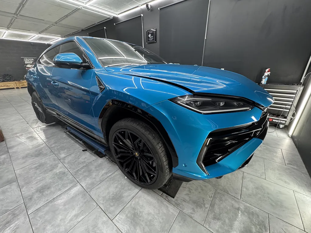 Film de protection carrosserie transparente PPF XPEL sur la vitre d’azur par Riviera Derailing installateur certifié XPEL 