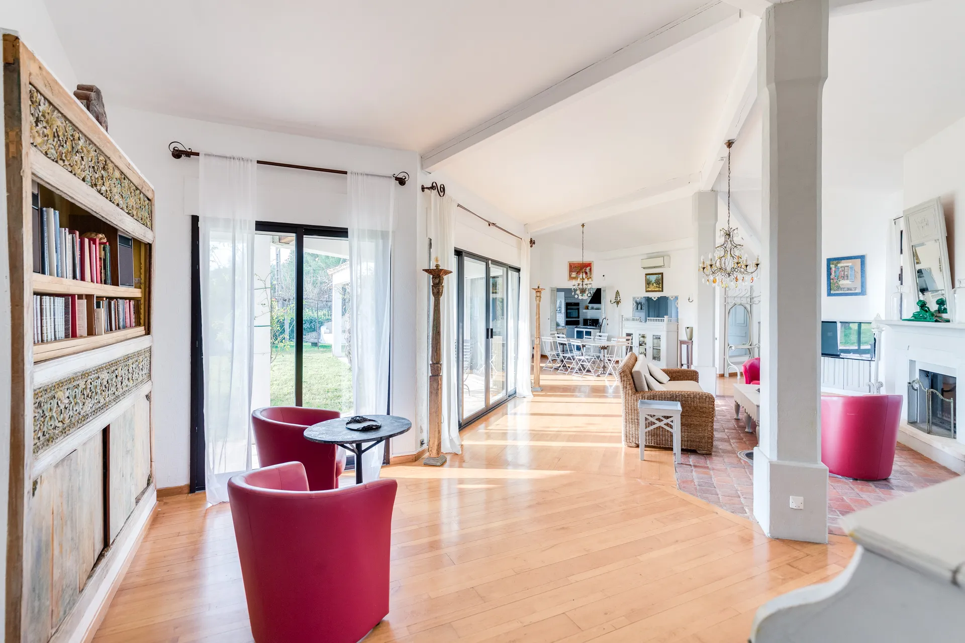 Vente propriété de plain-pied Cassis campagne  avec piscine et large vue dominante sur la Couronne de Charlemagne