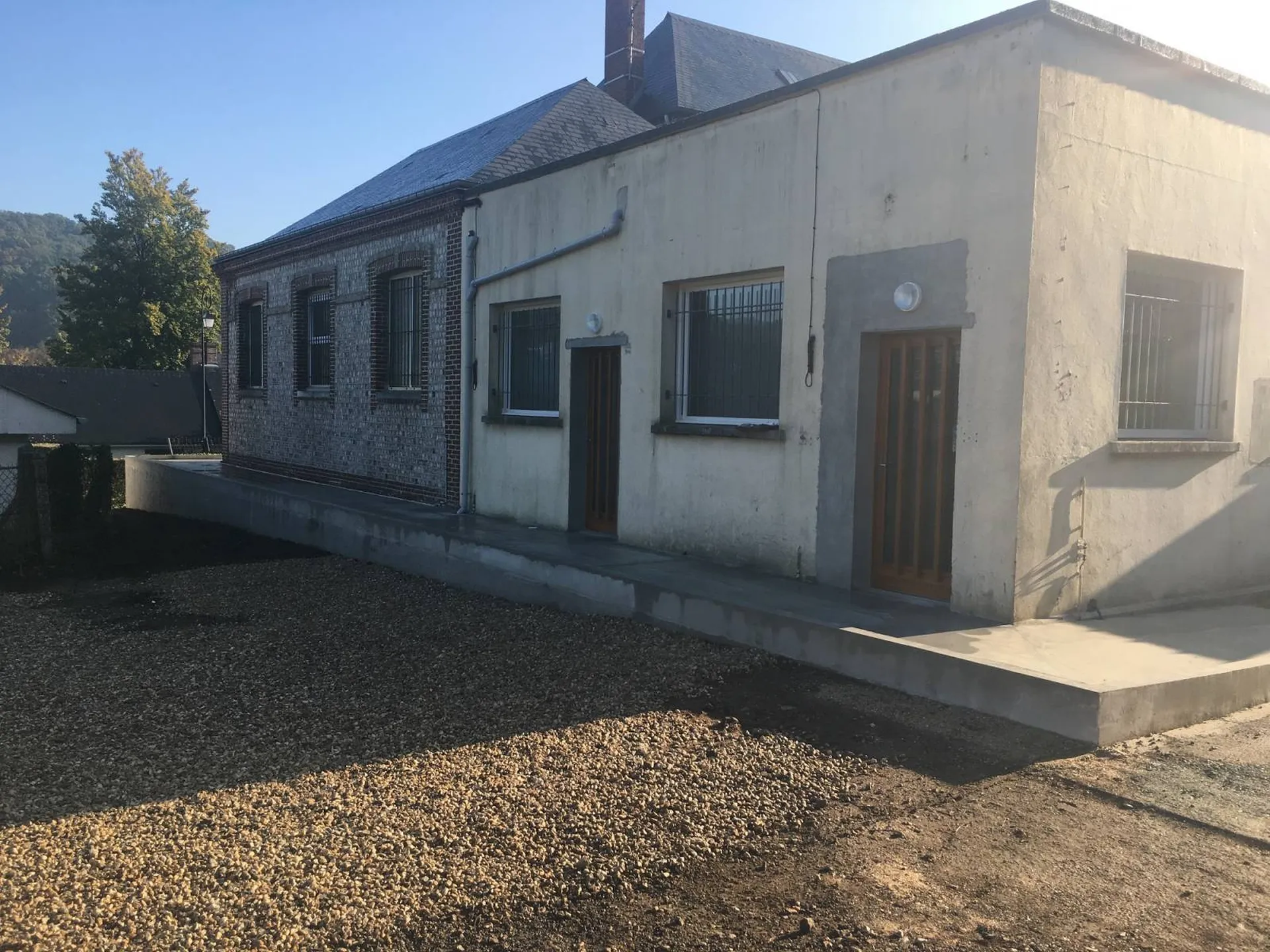 Création d'une rampe d'accès pour personnes à mobilité réduite et poussettes à Valmont 76