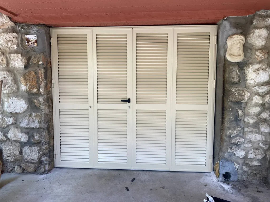 Pose de volets battants en aluminium à Nice (06)