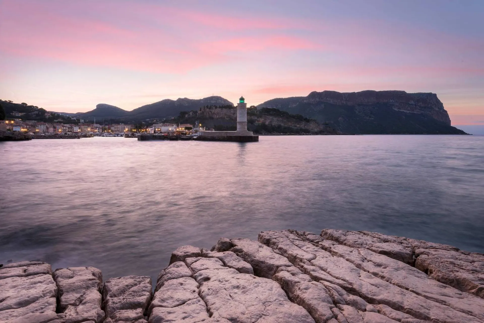 Contactez Castellas Immobilier : nos agences à votre écoute à Cassis, Carnoux et Roquefort-la-Bédoule