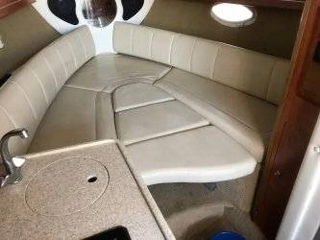 Meilleur courtier en bateaux d'occasion pour vendre une vedette Rinker 260 habitable à bandol 83150
