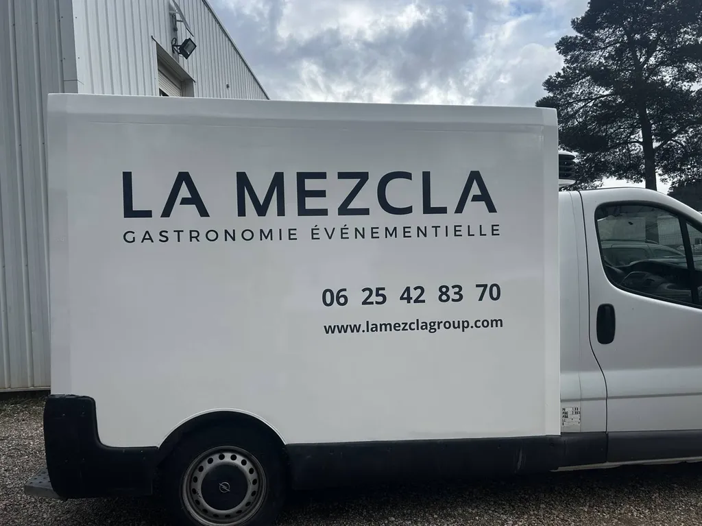 Flocage publicitaire pour un traiteur évenementiel à Brignoles près de Vidauban dans le Var