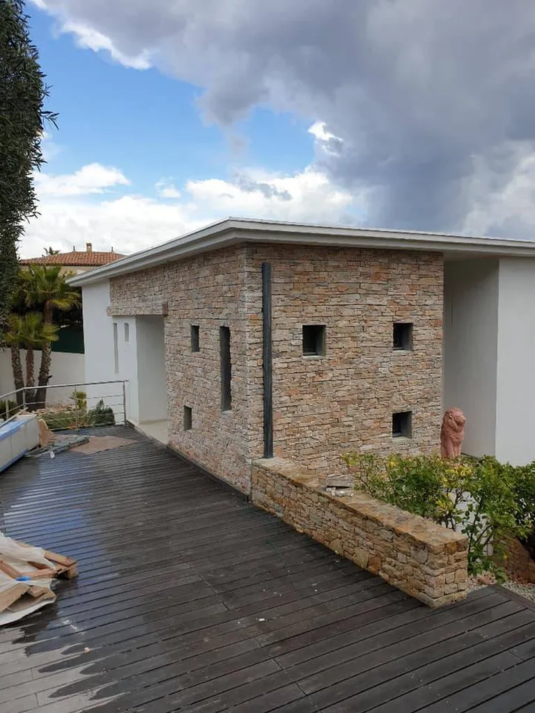 villa à Bandol façade en PEINTURE VENTILEE  TERRE DU MONDE