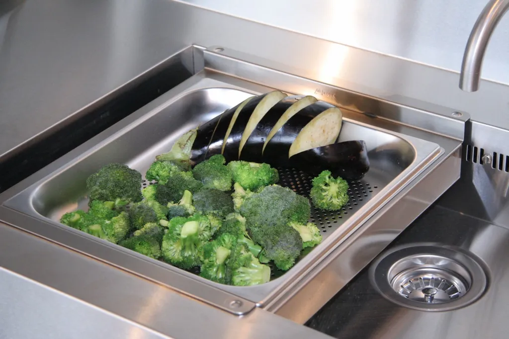 Évier soudé dans plan de travail inox avec égouttoir pour légumes Montpellier