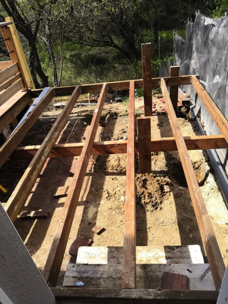 Terrasse sur pilotis en bois exotique Ipé de 30 m²  solidité, sécurité et esthétisme surélevé à Juvignac proche de Montpellier