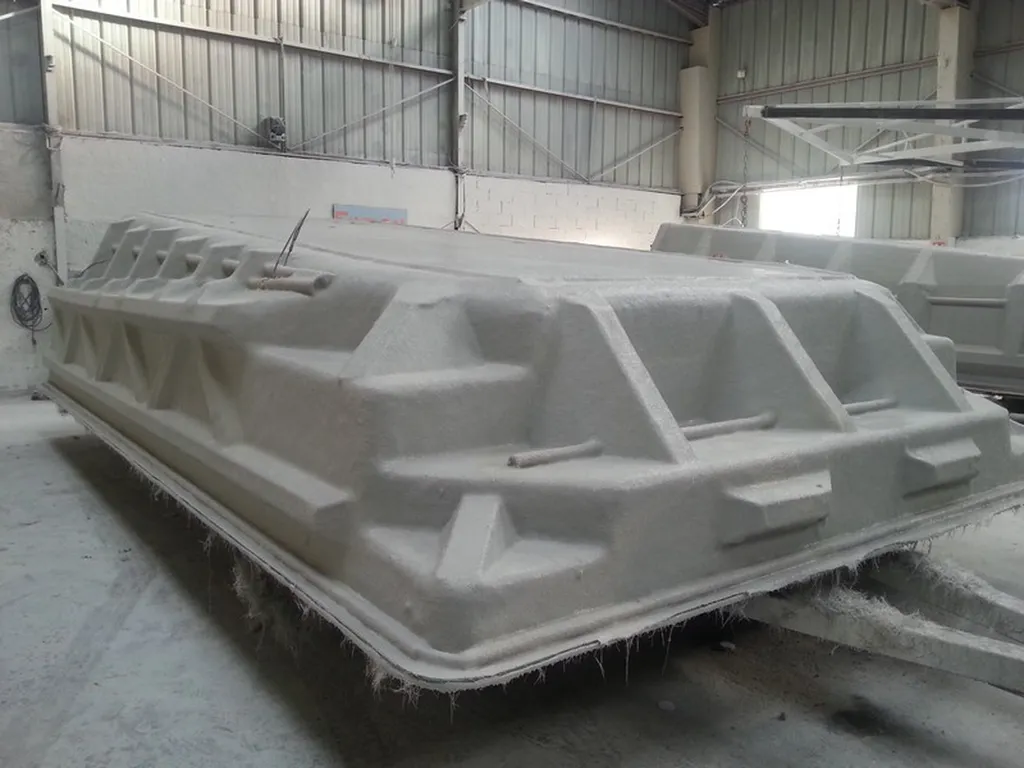 Moulage de la piscine coque