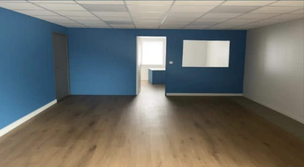 MONDEVILLE - A LOUER Locaux commerciaux de 223 m² idéal pour des activités commerciales, artisanales ou de services.