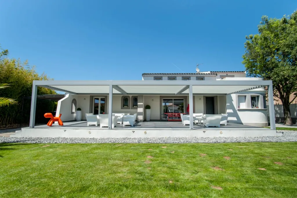 Pose d'une pergola bioclimatique sur Pélissanne