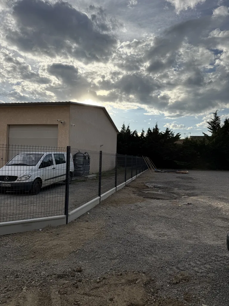 Installation de 49 mètres linéaires de clôture rigide occultante à Cugnaux près de Toulouse pour sécuriser et préserver l’intimité