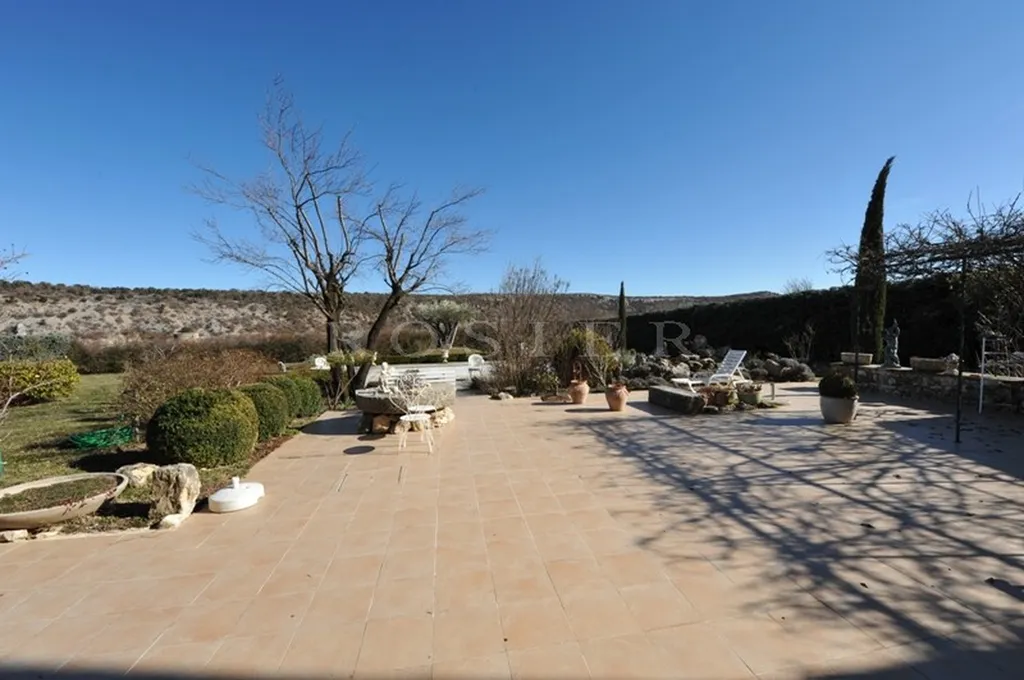 Mas du 18ème Siècle restauré au coeur des Monts du Vaucluse   