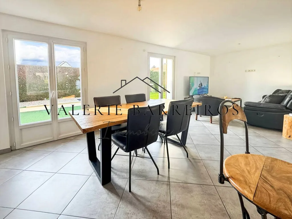 A vendre pavillon individuel de 110 m² édifié sur un terrain de 614 m² sur la commune de LA SAUSSAYE 27370