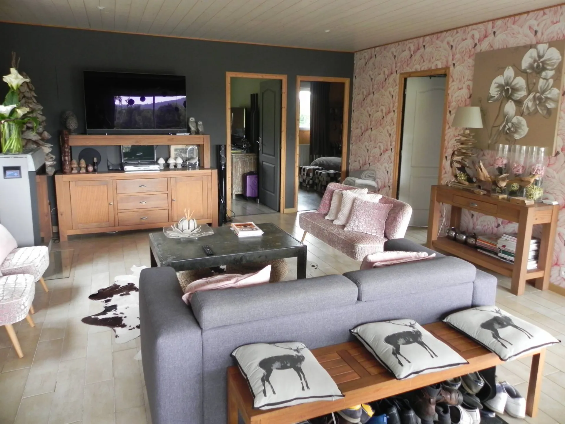 L'agence immobilière Terres et Demeures de Normandie située à Lisieux 14100, 41 avenue Victor Hugo vous propose de venir visiter cette belle Propriété Moderne en bordure de la vallée de 