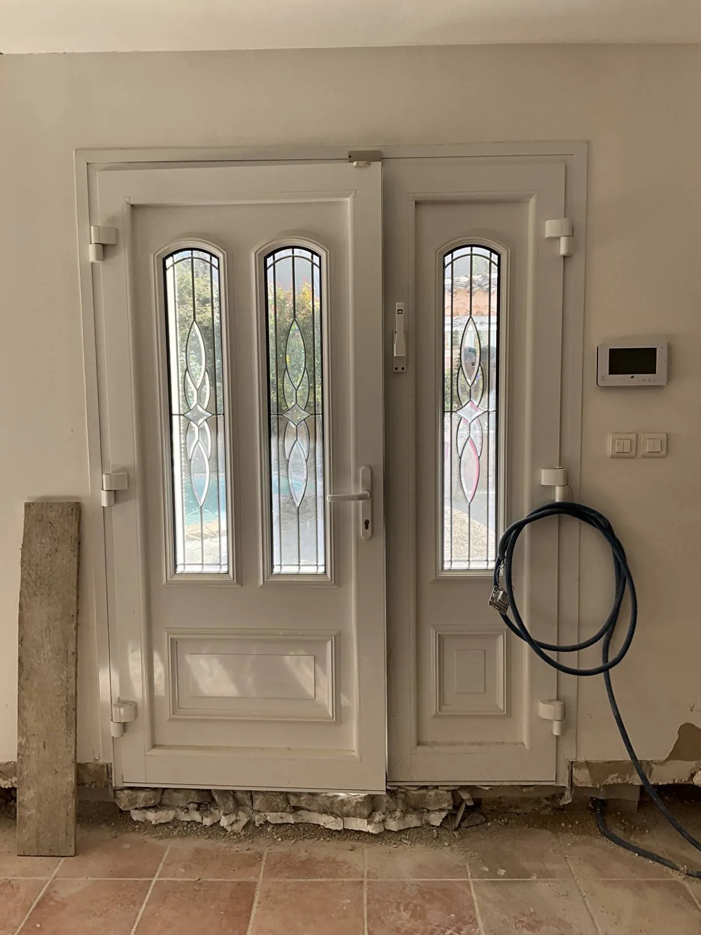 PORTE D'ENTREE EN ALUMINIUM A VENTABREN