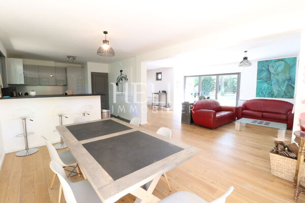 Le Vésinet - Belle maison 9 pièces de 230 M² dans un parc privé