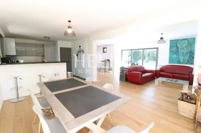 Le Vésinet - Belle maison 9 pièces de 230 M² dans un parc privé