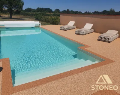 Moquette de pierre STONEO la solution esthétique et duable pour vos terrasses allées et plages de piscine à Tain l'Hermitage 26 et Tournon sur Rhône 07 ainsi que dans toute la Drôme, l'Ardèche et l'Isère
