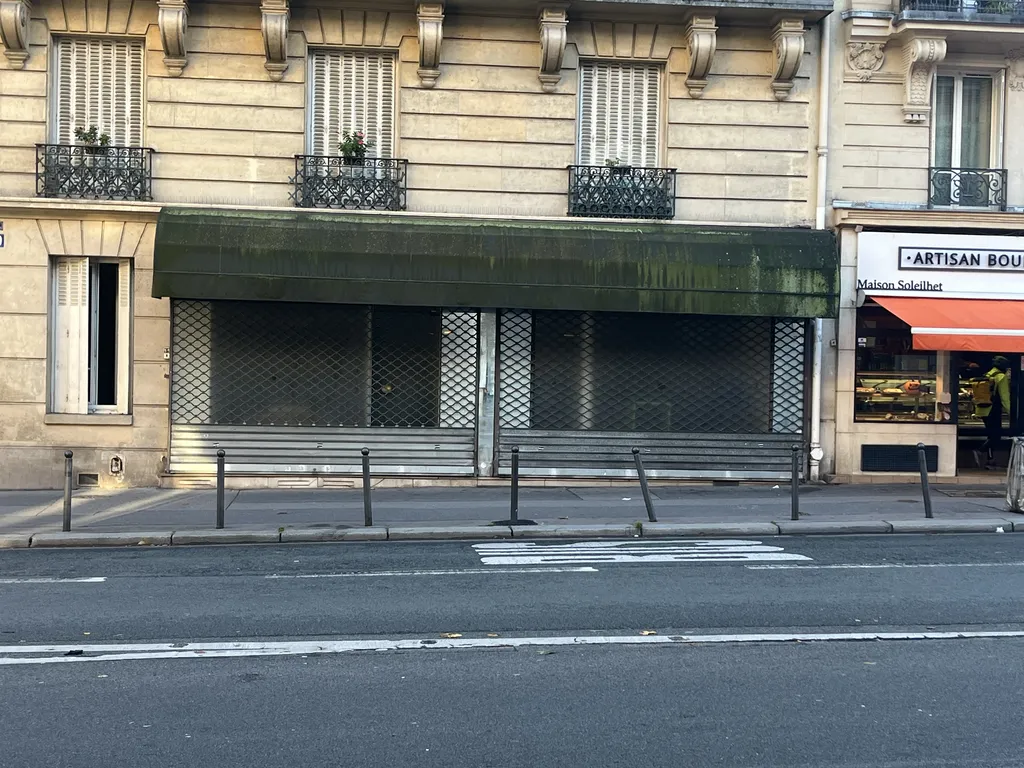 Vente - Boutique 50 m², Centre ville, Avenue de Versailles 75016 PARIS