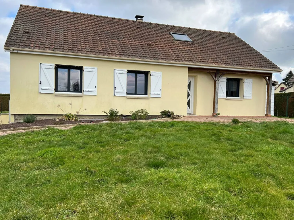 A vendre pavillon de 140 m² sur un terrain de 1530 m² clos sur la commune de LE THUIT DE L'OISON 27370