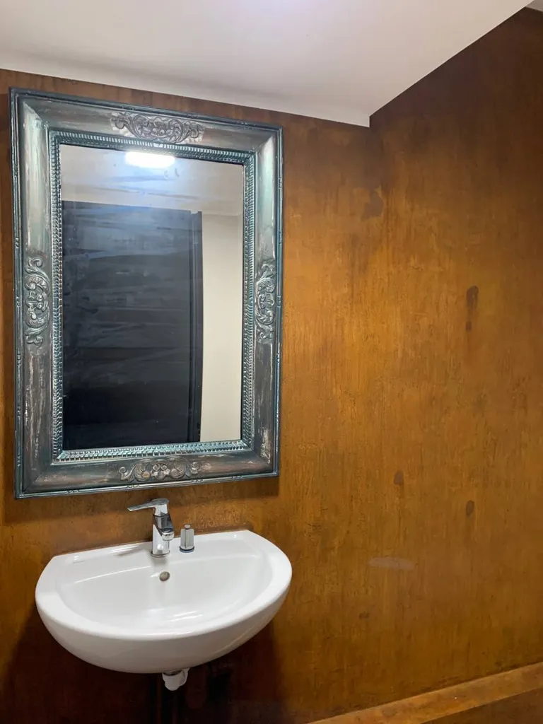 MURS ET SOL DES TOILETTES EN METAL DECO FER OXYDE TERRE DU MONDE