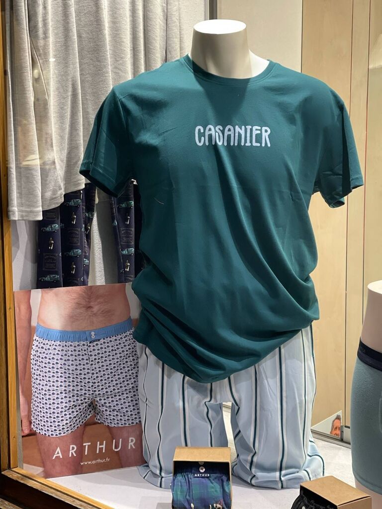 A acquérir, Activité Commercial de Lingerie très bien placée dans une ville de 10 000 habitants, dans l'Eure 27.