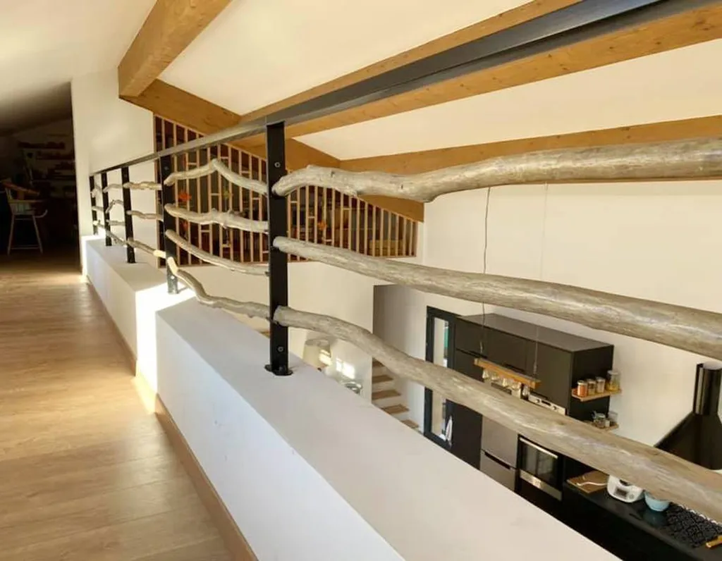 Garde-corps intérieur en fer forgé et bois flotté dans une villa à Carry Le Rouet Bouches du Rhône