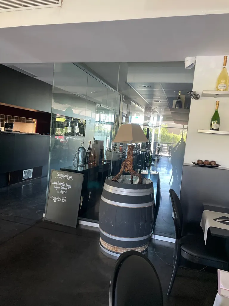 Pour les after Work profiter de notre salle dédiée avec de la musique sur Istres