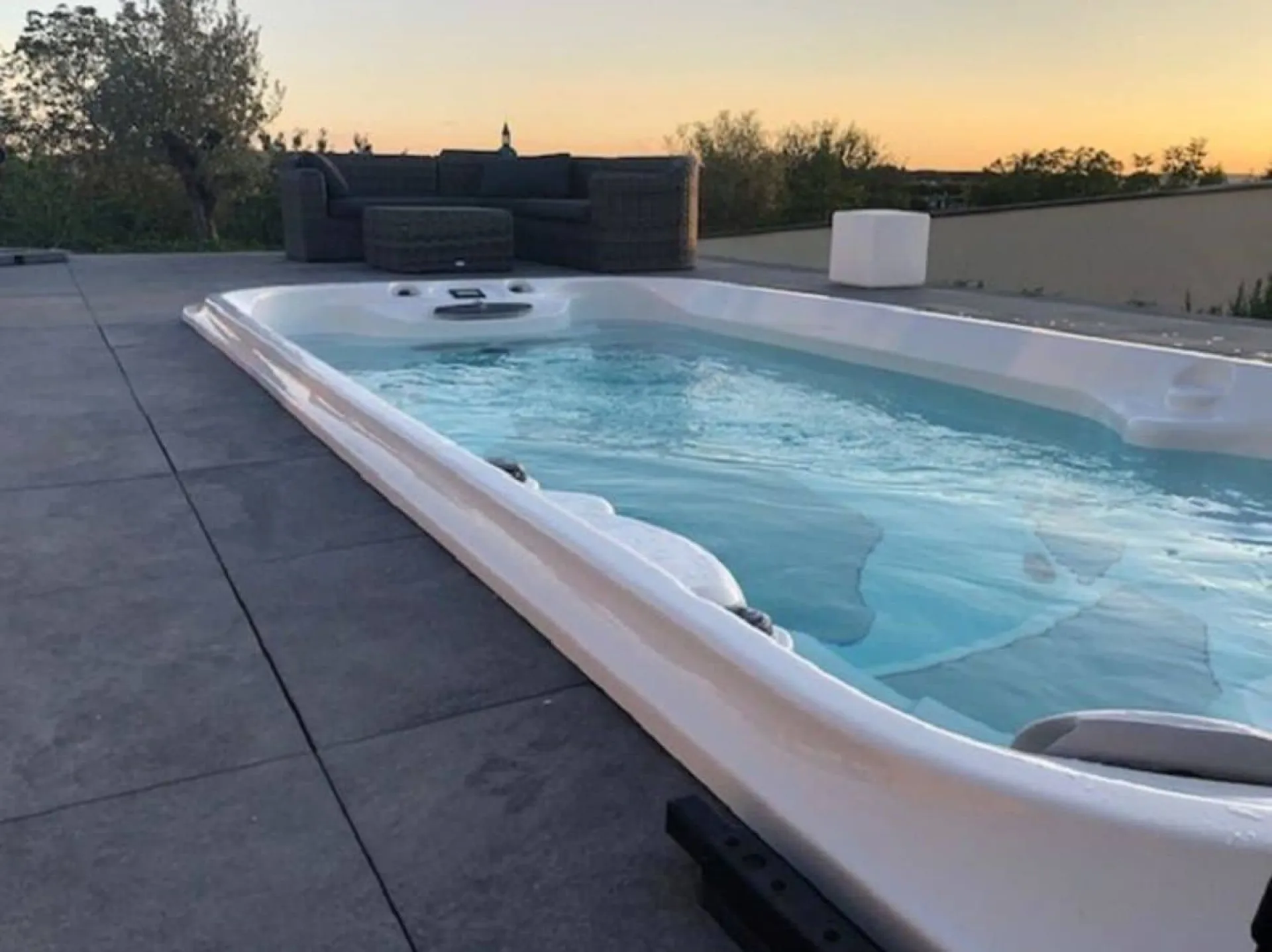 Jacuzzi® de nage : tout savoir sur les prix