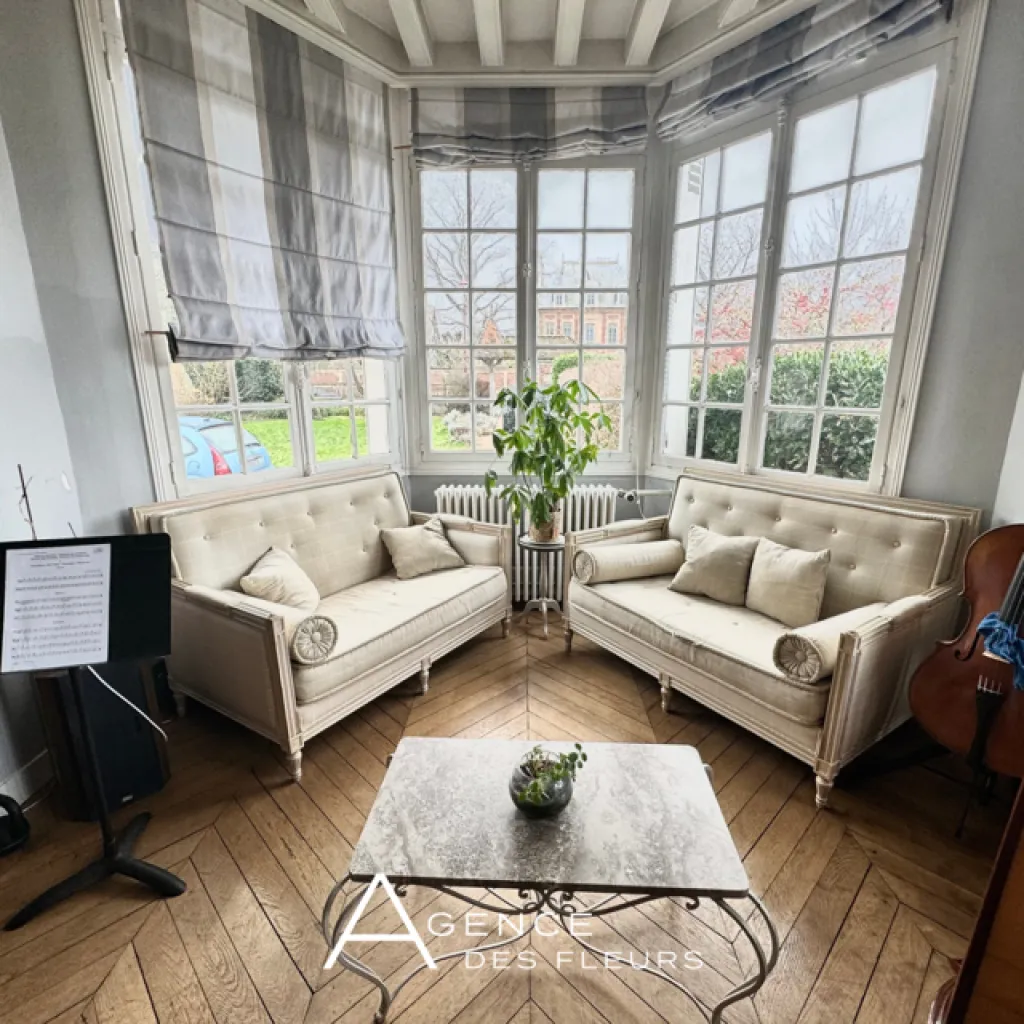 A vendre magnifique demeure anglo-normande de 197 m² habitables édifiée sur un terrain de 2350 m² sur la commune de ST PIERRE LES ELBEUF