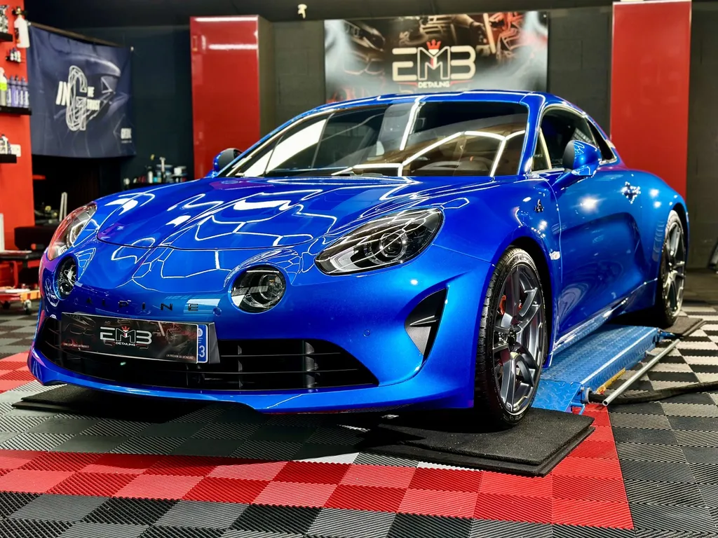 film de protection PPF alpine A110 Lyon traitement céramique protection carrosserie voiture de sport