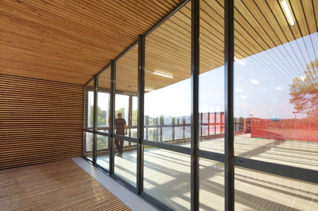 Pose de menuiseries intérieures et extérieures sur mesure avec MMK Concept à Marseille et dans les Bouches-du-Rhône