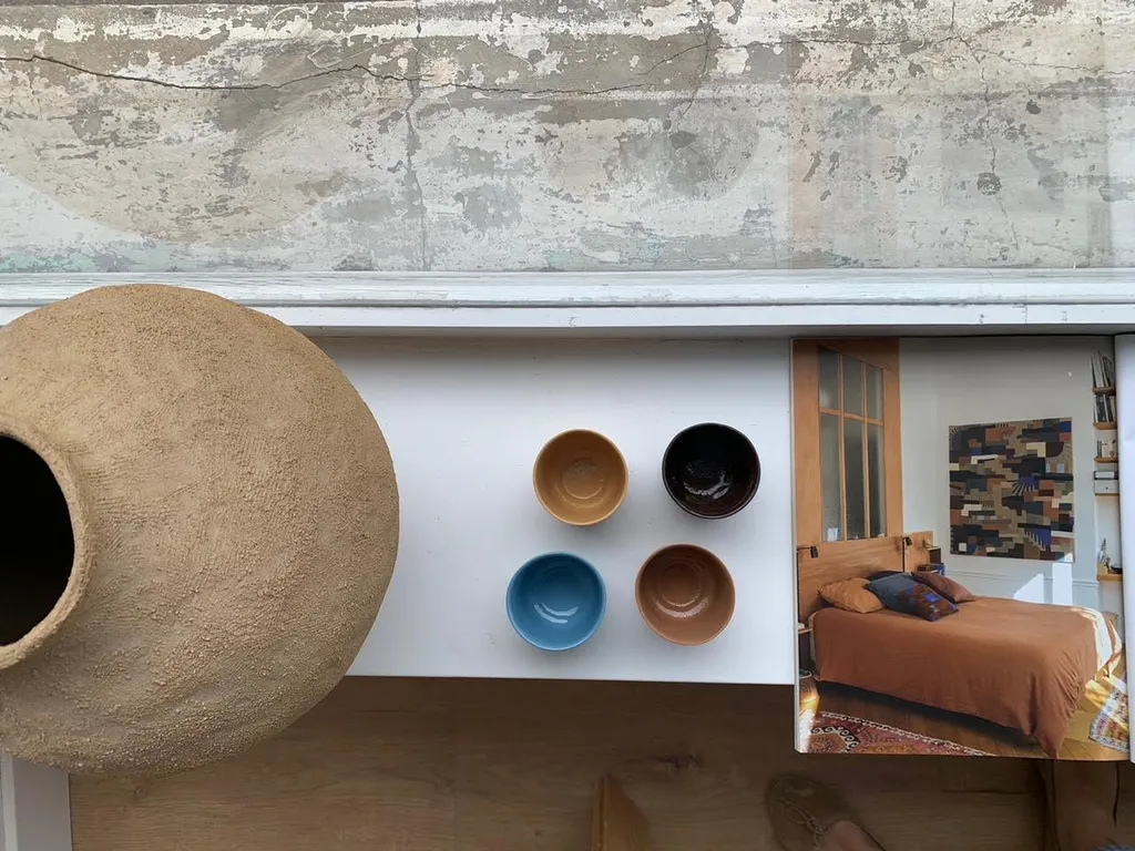 Vase en porcelaine artisanale#https://www.elisabethhardy.eu/details-vase+en+porcelaine+artisanale+haute+finition+pour+decoration+interieure+a+marseille+et+alentours-33