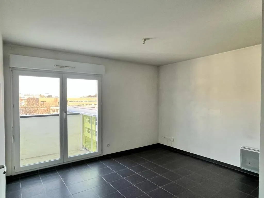 Situé au 4ème étage avec ascenseur