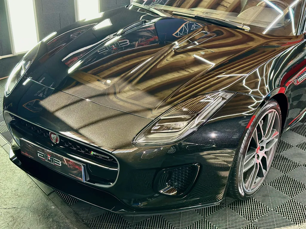 specialiste du traitement céramique sur Lyon detailing jaguar F-Type