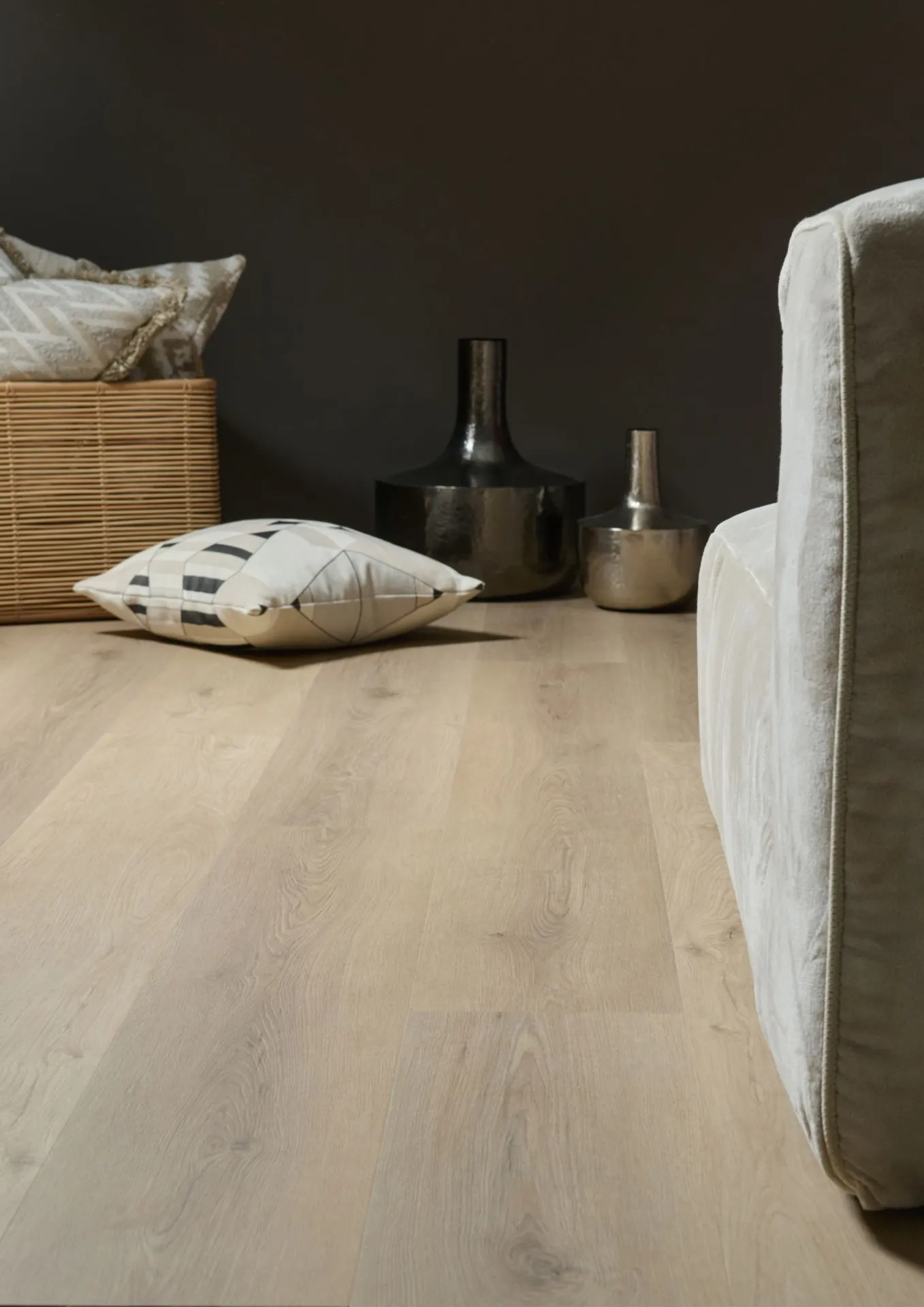 Pose de parquet haut de gamme à Vitrolles, proche de Marseille : matériaux nobles et pose sur-mesure pour vos espaces professionnels en région PACA