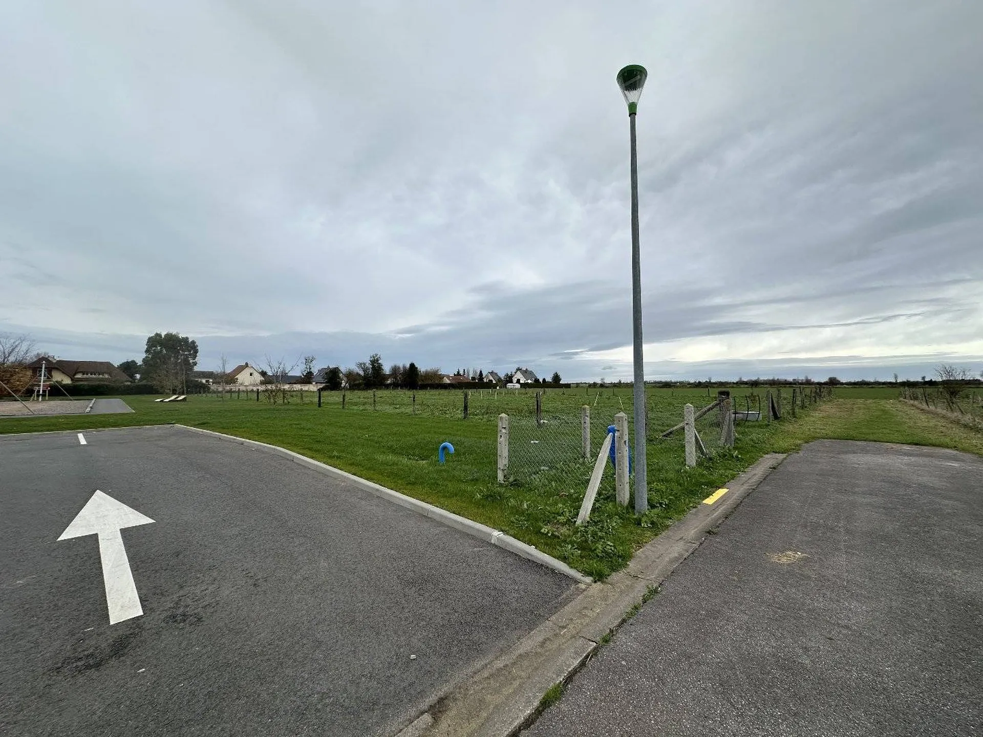 Parcelle de terrain à lotir non viabilisé de 2620 m² sur la commune de PETIT-CAUX, en Normandie.