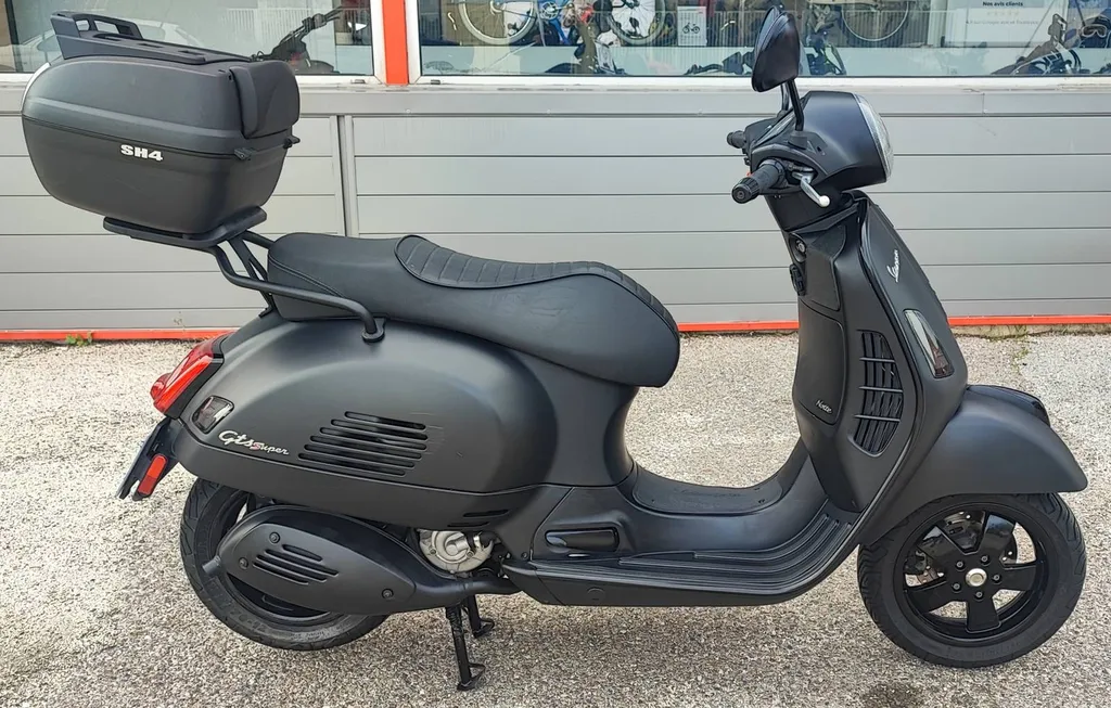 VESPA GTS 300 SUPER DU 10/2018 AVEC 28500KM.