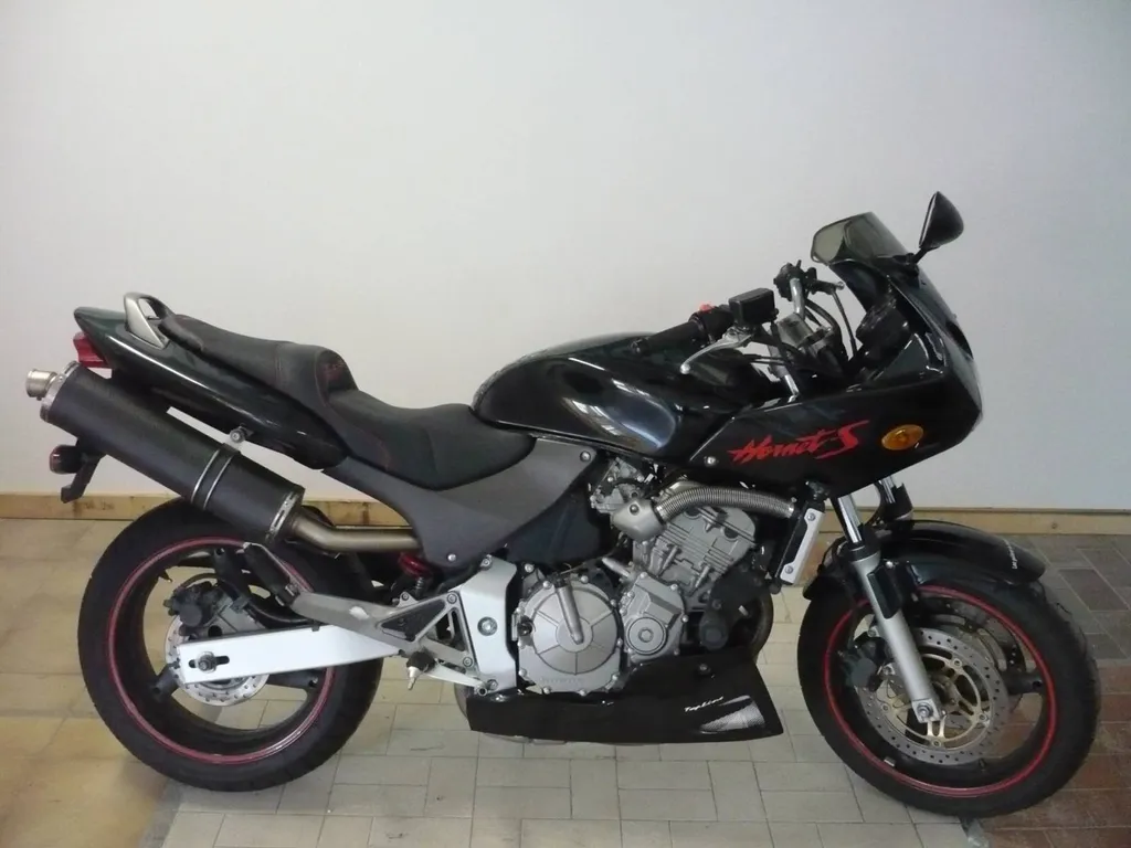 Essayer une moto Honda 600 s Hornet proche Deauville 14