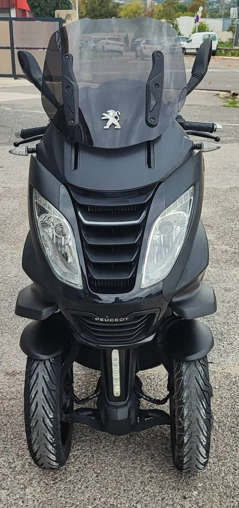 PEUGEOT METROPOLIS 400 BLACK EDITION du 07/2019 avec 4100 km.