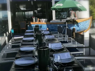 barbecue sur terrasse vue mer