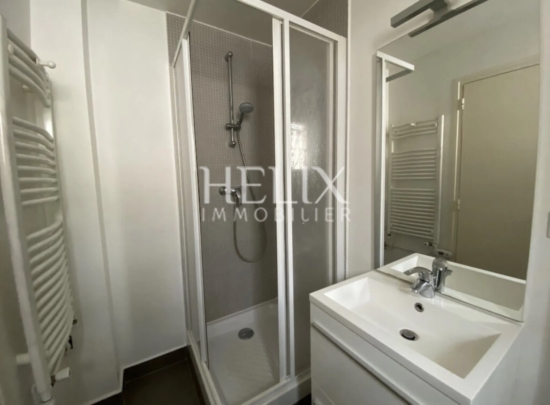 En exclusivité dans notre agence, location studio au calme en plein coeur du quartier historique de Saint Germain en Laye
