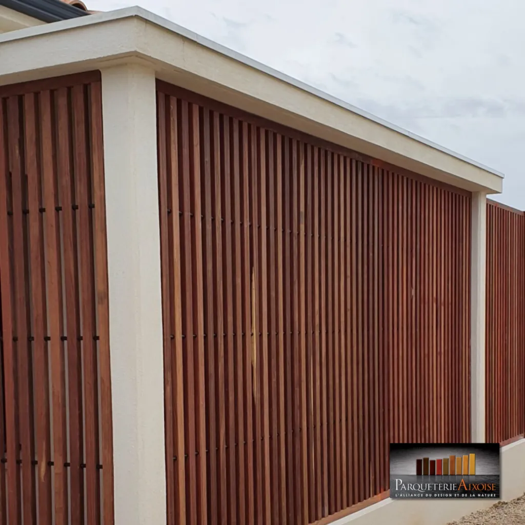Confidentialité et Caractère : Entrée de Maison avec Brise Vue en Padouk à Ventabren