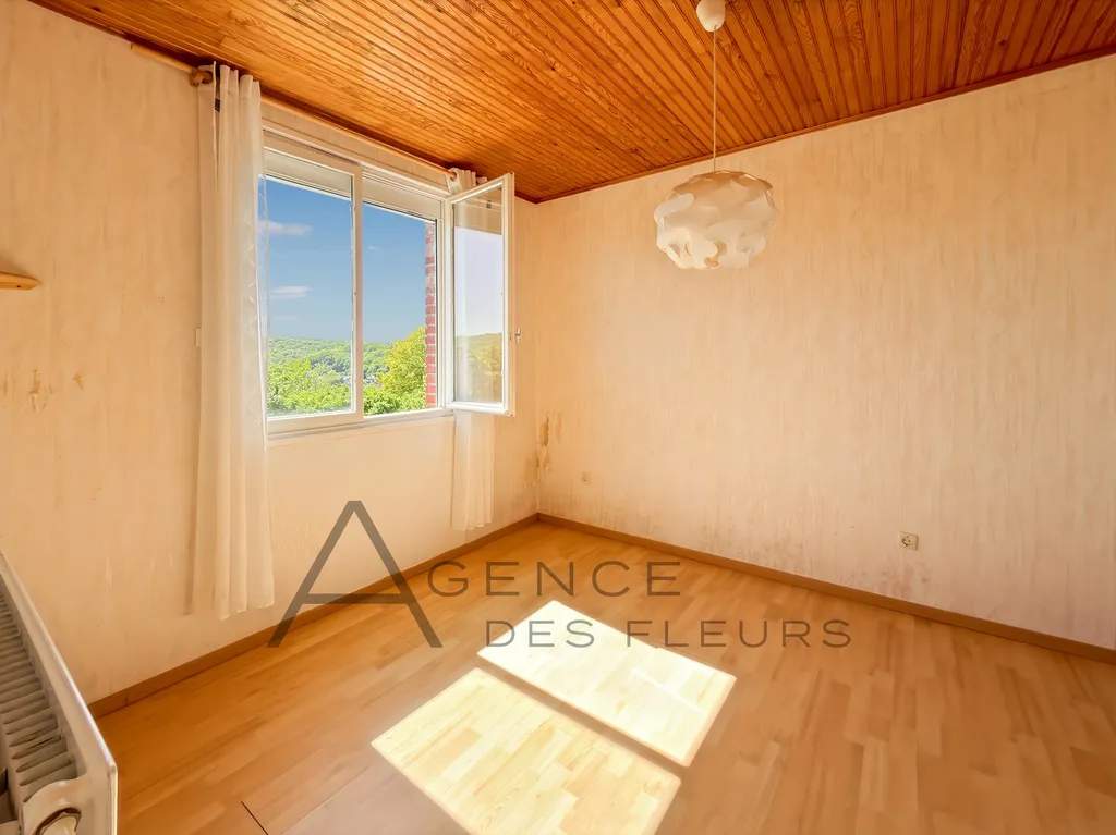 À vendre, joli pavillon sur sous-sol de 59m² sur un terrain de 2670m² situé à ELBEUF 76500