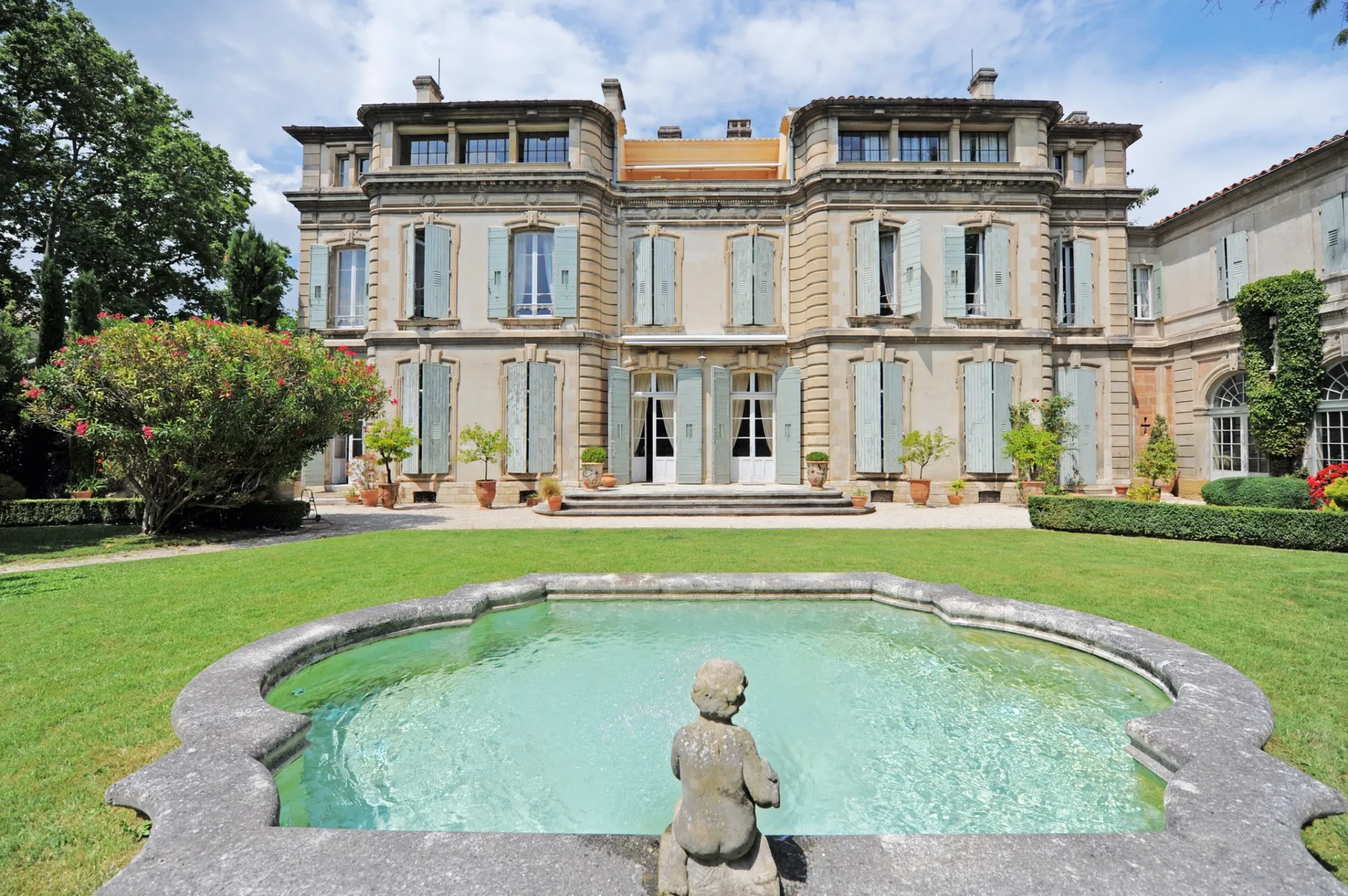 AVIGNON INTRA MUROS, rare demeure bourgeoise XIXème à la vente    