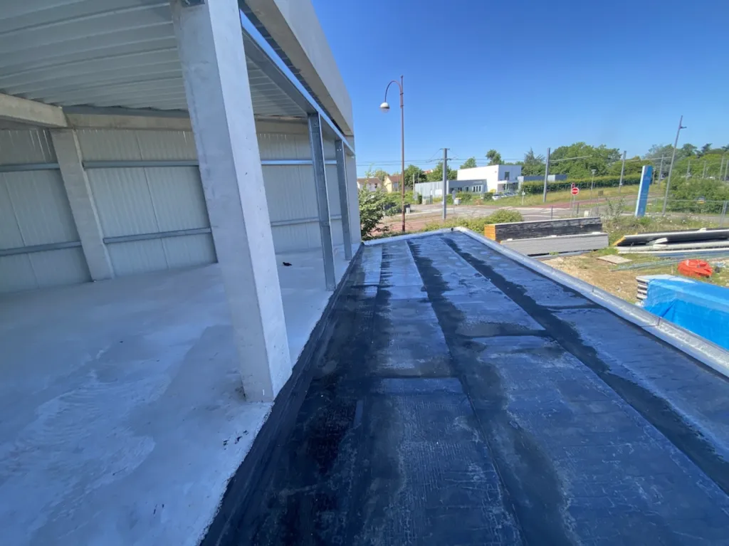 Local d'activités à louer : 1.200m² divisibles