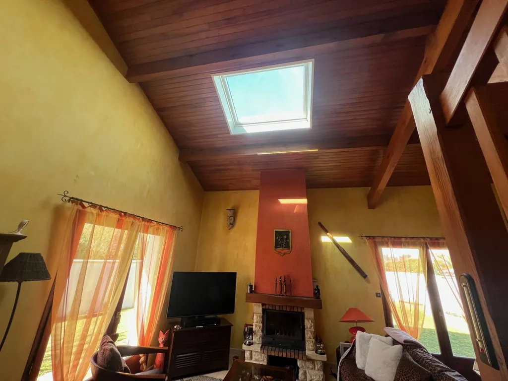 Comment sublimer votre salon avec une création de fenêtre de toit panoramique à Biscarrosse avec CBNL 