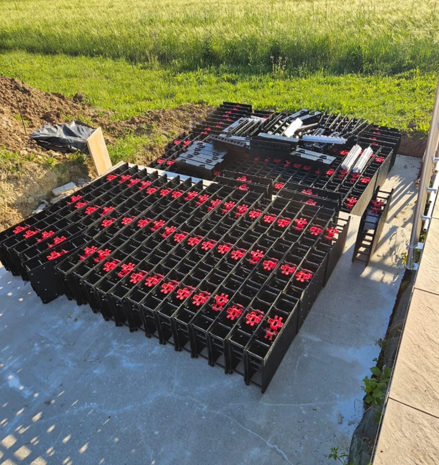 Montage des blocs SolidPool sur mesure et ferraillage pour une piscine sur mesure autour de Clermont-Ferrand